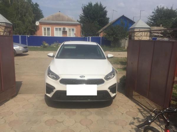 На Ставрополье выезжавший из гаража автомобиль «КИА» задел велосипедистку